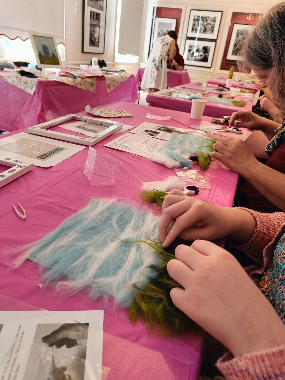 Creating wool picture